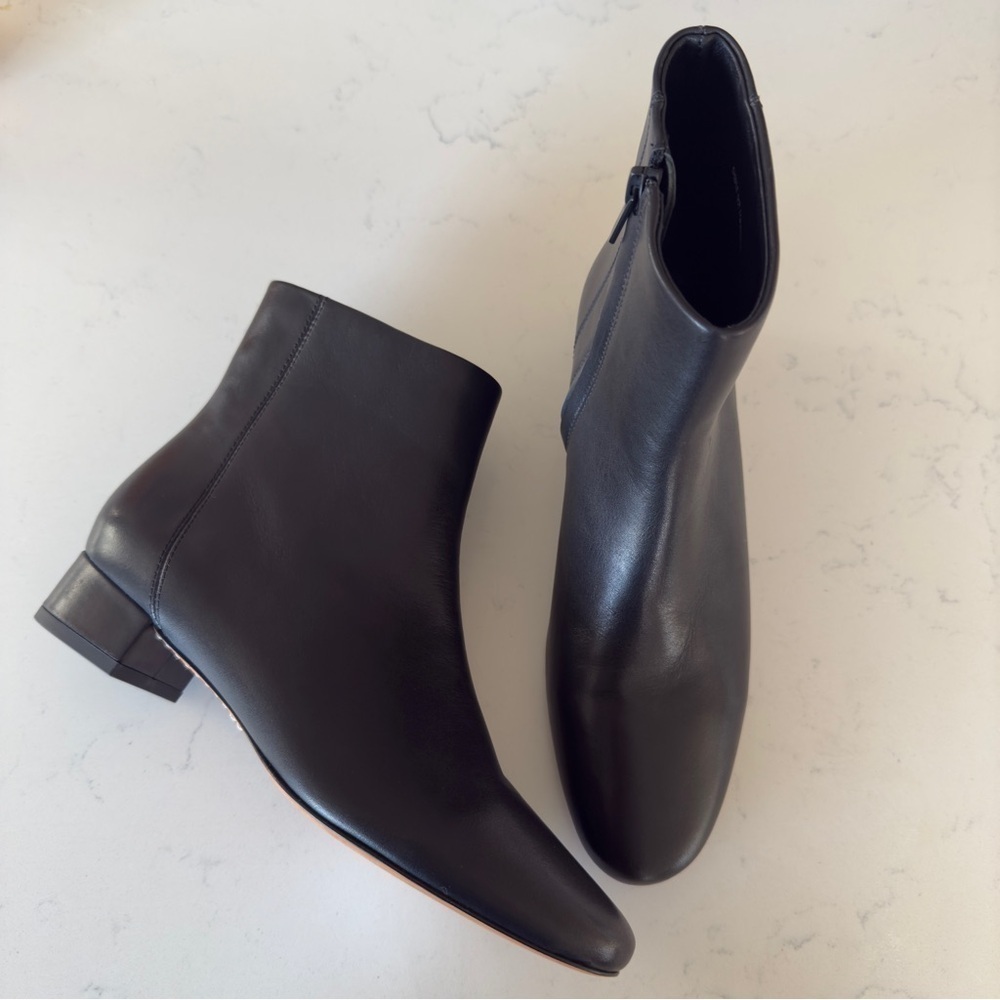Vince Terin Black Leather boots in black NEW Size: 6